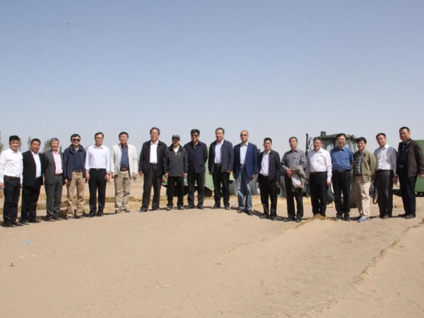 中國林學會“多功能固沙集成技術裝備創(chuàng)制與應用”項目科技成果評價會在全國荒漠化防治（機械治沙工程）試驗示范基地 成功舉辦