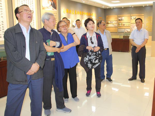 中國科協(xié)原副主席、中國生物多樣性保護與綠色發(fā)展基金會名譽理事長劉恕一行調(diào)研全國荒漠化防治（機械治沙工程）試驗示范基地