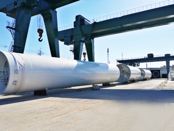 新能源公司安北6B200MW風電項目  首套塔筒順利發(fā)貨