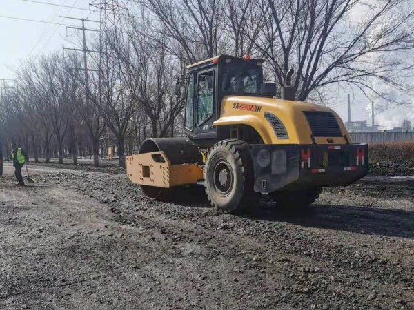 烏魯木齊機(jī)場(chǎng)改擴(kuò)建土方工程項(xiàng)目 正在進(jìn)行時(shí) 烏魯木齊機(jī)場(chǎng)改擴(kuò)建土方工程項(xiàng)目 正在進(jìn)行時(shí)