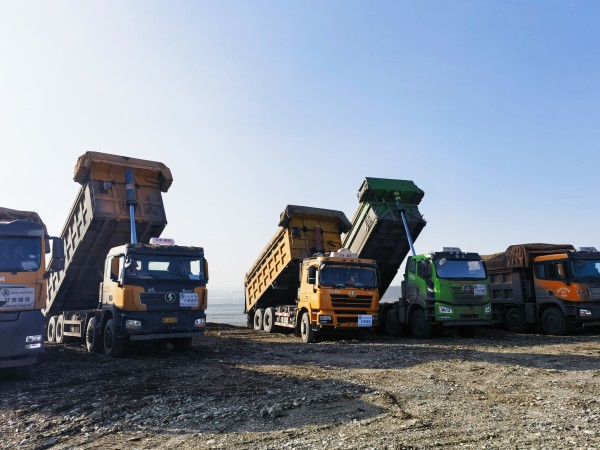 【“三抓三促”行動(dòng)進(jìn)行時(shí)】  甘肅建投路橋工程有限公司烏魯木齊機(jī)場(chǎng)改擴(kuò)建土方工程項(xiàng)目有序推進(jìn)