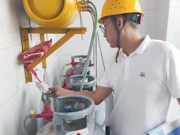 緊繃“安全弦”，嚴(yán)把“節(jié)前關(guān)”！新能源公司開展節(jié)前安全生產(chǎn)專項(xiàng)檢查