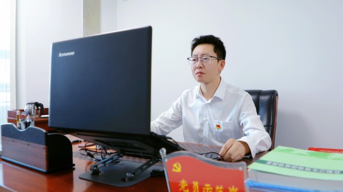 黨徽閃耀映初心 實干擔當譜華章 —— 記甘肅建投2024年度優(yōu)秀共產(chǎn)黨員戴敏